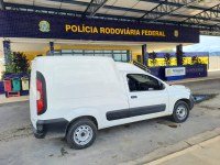 PRF recupera, em Simolândia (GO), veiculo roubado