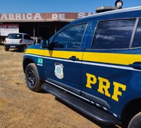 PRF recupera carro furtado após abordagem no Recanto das Emas/DF