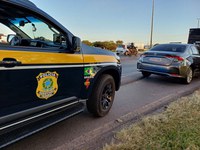 PRF recupera carro roubado na BR-040, em Santa Maria/DF