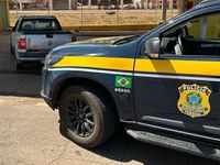 PRF apreende carro com R$ 20 mil em débitos na BR 040