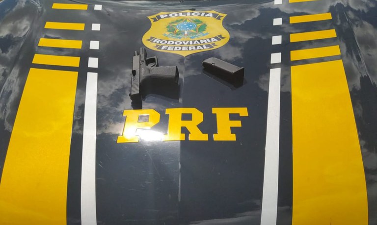 Em Cristalina (GO), PRF prende homem por porte ilegal de arma de fogo