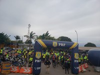 PRF promove passeio ciclístico partindo da BR 040, em Santa Maria (DF)