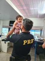 Aos 5 meses, Isadora visita os PRFs que realizaram o seu parto na BR 070
