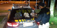 Em Santa Maria (DF), PRF prende traficante transportando 1 kg de crack afixado ao corpo