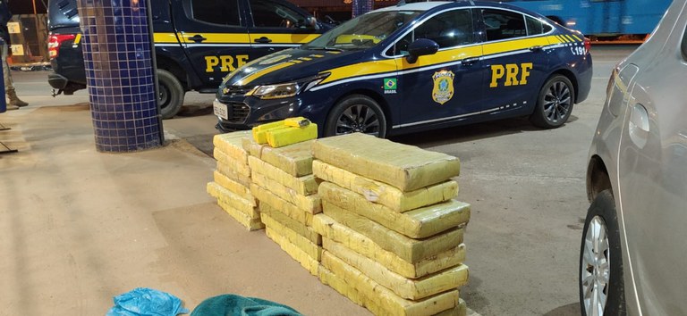 PRF e PCDF apreendem 215 kg de maconha em Ceilândia (DF)