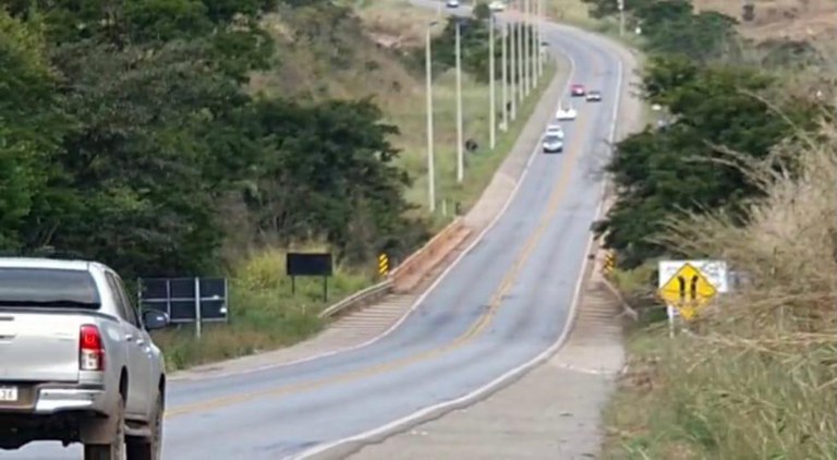 Mais de 300 condutores foram flagrados nas rodovias federais que cortam o DF somente neste final de semana ultrapassando em faixa contínua