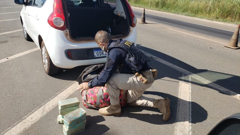 PRF prende casal transportando 18kg de pasta base de cocaína na BR 060, no Recanto das Emas (DF)