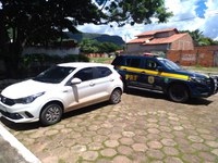 PRF recupera em Alvorada do Norte (GO) carro roubado nesta quarta-feira em Brasília (DF)