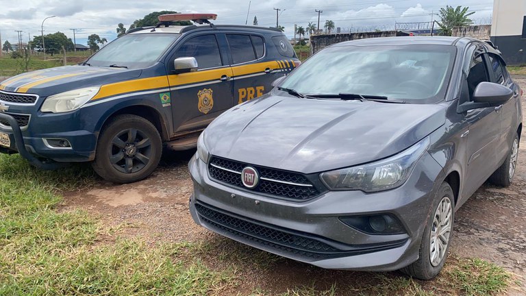 PRF recupera em Cristalina/GO carro roubado no Rio de Janeiro/RJ