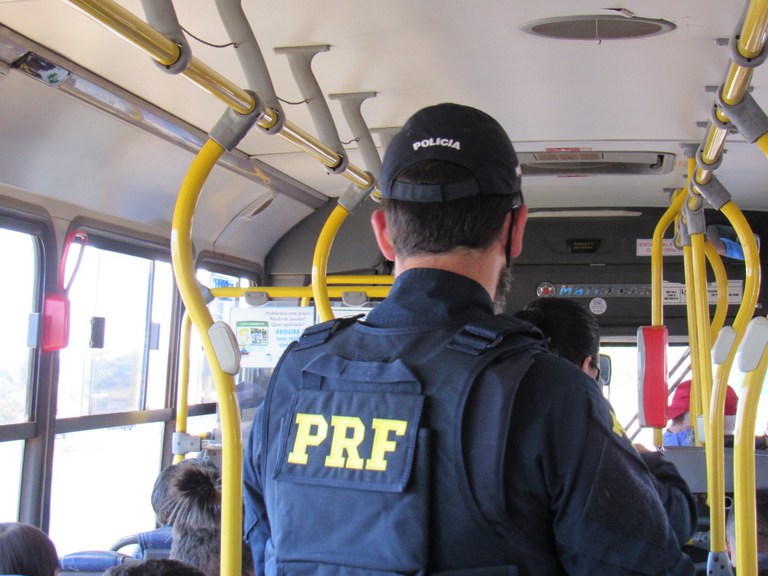 Em Ceilândia (DF), PRF prende homem por importunação sexual em ônibus