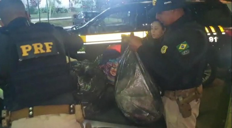 Trio furta roupas no Shopping Flamboyant em Goiânia/GO e é preso pela PRF a caminho de Brasília/DF