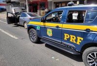 PRF apreende 2 veículos roubados em negociação