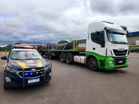 PRF apreende veículos adulterados e que estavam com restrição judicial de transportadora de Viana, no ES