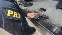 PRF prende homem com arma de fogo em Viana/ES