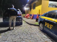 Polícia Rodoviária Federal recupera veículo clonado na BR-101 em Guarapari/ES