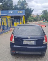 PRF recupera carro furtado após perseguição em Itapemirim/ES