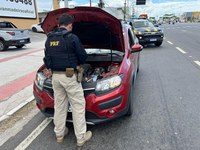 PRF recupera carro furtado em Serra