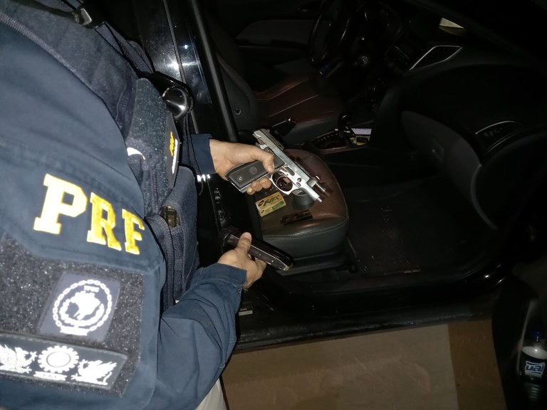 PRF apreende duas pistolas na BR 259, em Colatina/ES