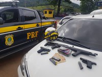 PRF apreende duas pistolas, uma escopeta e 1Kg cocaína na BR 101