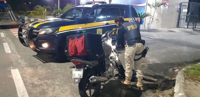 PRF recupera moto roubada no município de Serra/ES