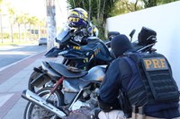 PRF recupera motocicleta na BR 101