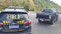 PRF recupera veículo roubado e detém foragido da justiça