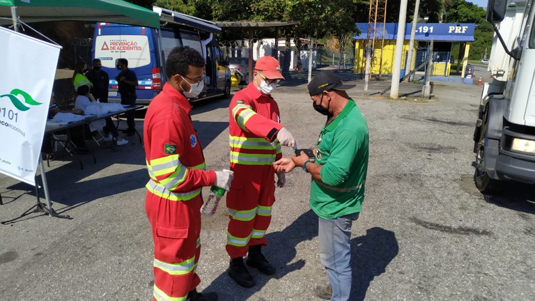 PRF participa de campanha de prevenção de acidentes em parceria com Sest Senat