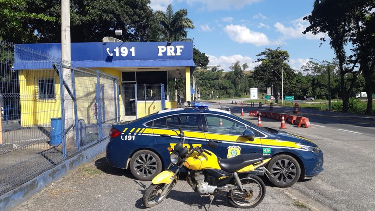 Beneficiário de saidinha de dia das mães é surpreendido pela PRF com moto furtada