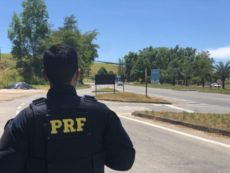 PRF recupera dois veículos durante fiscalização na BR 101-SUL