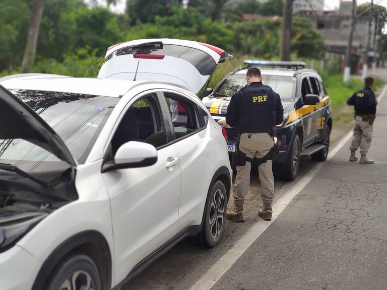 PRF recupera veículo furtado no município de Serra (ES)