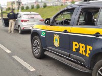 PRF recupera veículo furtado durante fiscalização em Serra (ES)