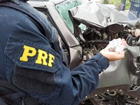PRF apreende armas, drogas, recupera veículos e detém foragidos da justiça durante fiscalizações no feriado