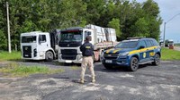 PRF apreende dois caminhões transportando chapas de granito sem nota fiscal