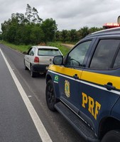 PRF recupera veículo furtado na BR 101