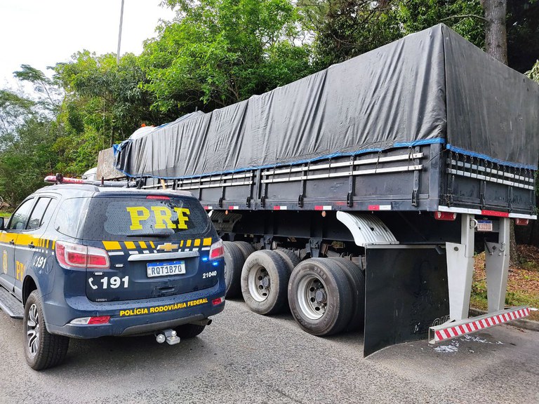 PRF recupera semirreboque adulterado em Serra (ES)