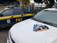 PRF recupera veículo roubado e apreende arma de fogo durante fiscalização em Linhares (ES)