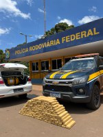 Homem tenta fugir da PRF e é preso com porta malas cheio de maconh