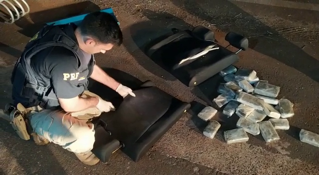 Policiais encontram tabletes de maconha escondidos dentro de lataria de carro e prendem motorista, em Rio Verde