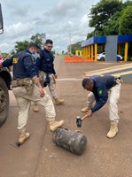 PRF faz nova apreensão de cocaína escondida em pneu de caminhão