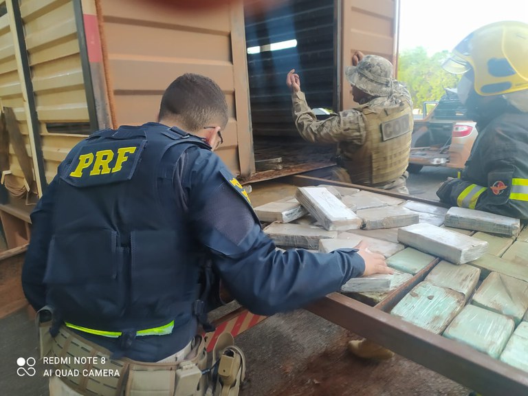 Operação no norte goiano apreende 300 quilos de cocaína em caminhão boiadeiro