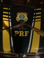 PRF localiza espingarda em veículo no município de Riachão/MA