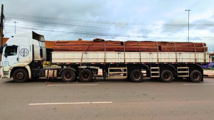 Flagrante de transporte ilegal de Madeira em Imperatriz/MA