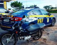 PRF flagra motociclista em via pública, sem a devida permissão para dirigir ou habilitação na BR-316