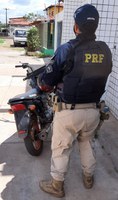 PRF flagra motociclista menor de idade na BR-222, em Santa Luzia/MA