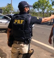 Condutores embriagados são flagrados pela PRF