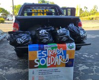 Participantes do 1º GP de Ciclismo de Timon fazem doação para a campanha Estrada Solidária