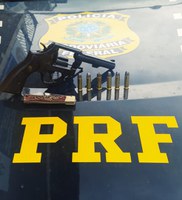 PRF apreende arma de fogo na BR 135