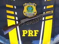 PRF encontra arma de fogo em veículo na BR-010