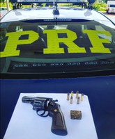 PRF localiza arma e substância análoga à maconha em veículo na BR-316