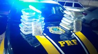 PRF apreende 30kg de droga com passageiros de ônibus no município de Açailândia/MA